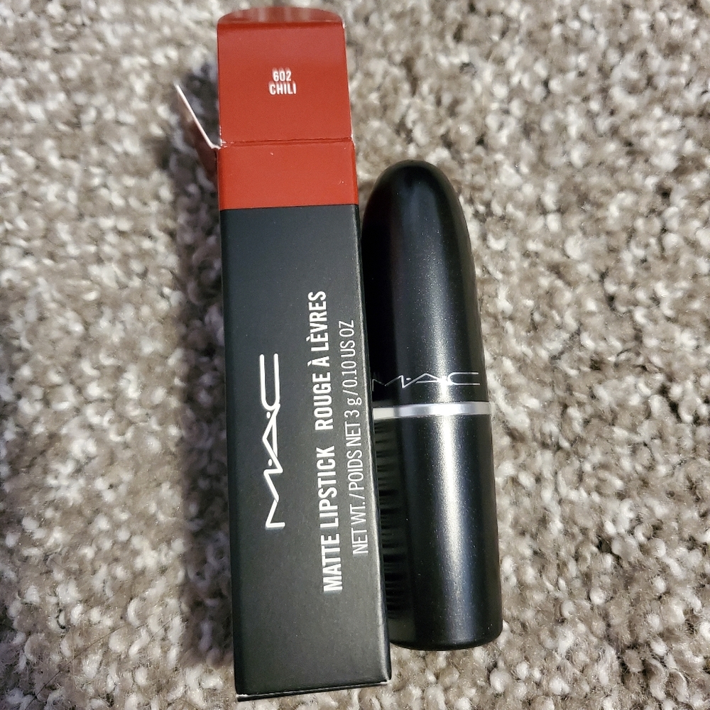 3/$50 💋  HOST PICK!  BNIB Mac lipstick 💄- chili, matte red